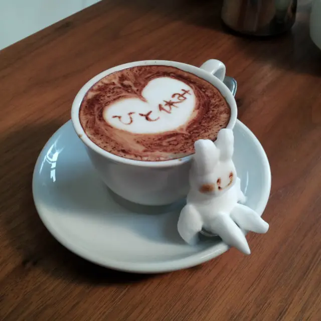 Artista japonês cria sua obras sempre na frente dos clientes e faz sucesso na internet com técnica inovadora.