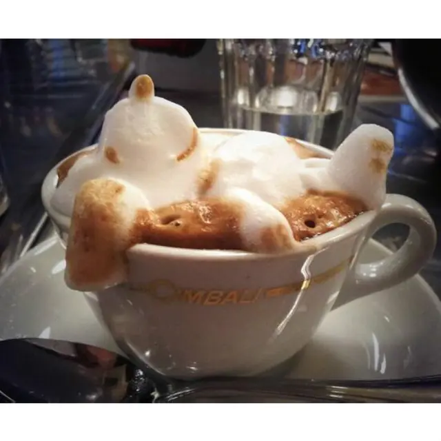 Artista japonês cria sua obras sempre na frente dos clientes e faz sucesso na internet com técnica inovadora.