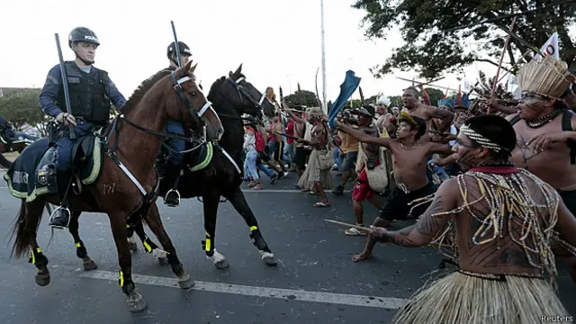 Indígenas se unieron a la manifestación contra el Mundial.