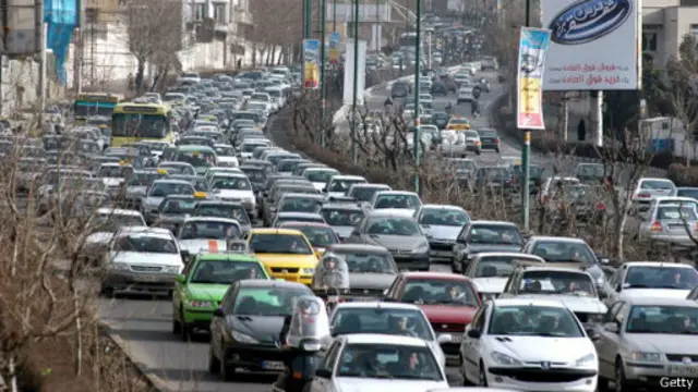 حامیان طرح جدید آن را راهی برای کاهش تراکم ترافیک و آلودگی هوا دانستهاند