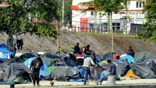 مقامات فرانسوی وجود اردوگاه را برای بهداشت عمومی خطرناک دانسته‌اند