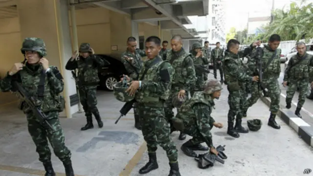 نفذ الجيش الانقلاب في ظل أزمة سياسية متفاقمة واستمرار الاحتجاجات ضد حكومة ينغلوك شيناواترا