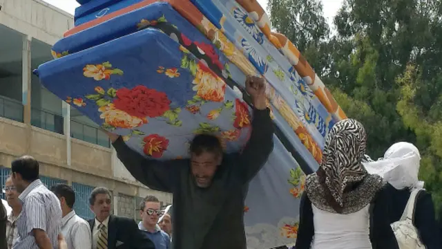 الأمم المتحدة تقدر عدد من فر من سوريا بنحو مليونين و800 ألف لاجئ.