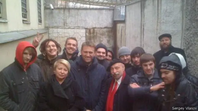 После акции 5 декабря Дмитрий Ишевский попал на 10 суток в спецприемник<br>(на фото третий слева, за Алексеем Навальным). Фото координатора проекта <br>"Росузник" Сергея Власова.