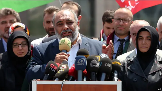 رئيس الجمعية الخيرية التي نظمت رحلة "اسطول السلام" الى غزة خارج قاعة المحكمة بعد صدور القرار الاخير