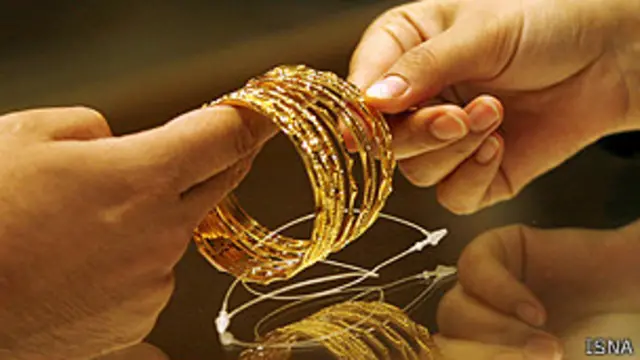 چرا طلا فروشان همچنان با دولت درگیرند و چرا دولت نتوانسته این صنف را به پرداخت مالیات بر ارزش افزوده وادار کند؟