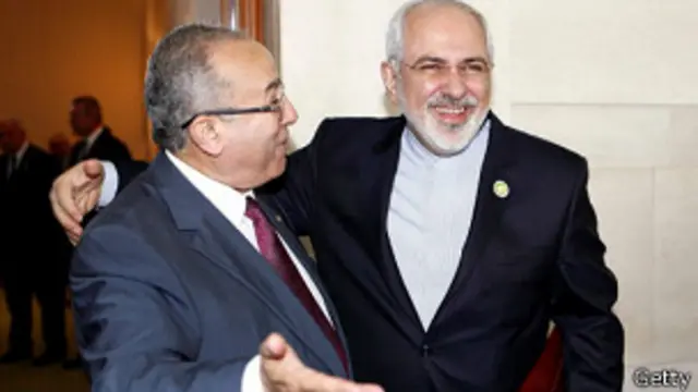 وزیر امور خارجه ایران برای شرکت در اجلاس وزرای خارجه کشورهای عضو جنبش غیرمتعهدها در الجزایر به سر می برد