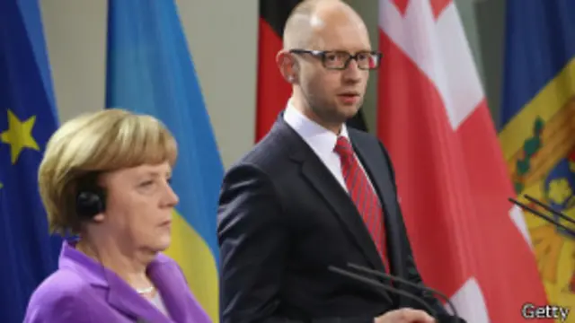 نخست‌وزیر اوکراین در کنار صدر اعظم آلمان