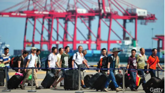 Trabajadores chinos evacuados de Vietnam