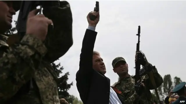 Thị trưởng tự phong Vyacheslav Ponomaryov và các tay súng của ông này đang kiểm soát Sloviansk