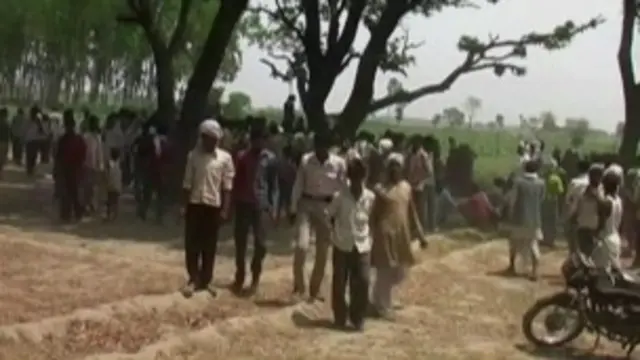 د می په میاشت کې په اترپردېش ایالت کې پر دوو نجونو له ډله ییز جنسي تېري وروسته له ونې ځوړندې شوې وې. 