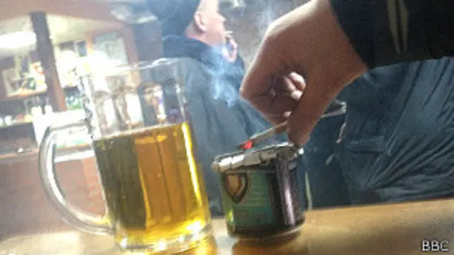 smoking_cigarette_pub