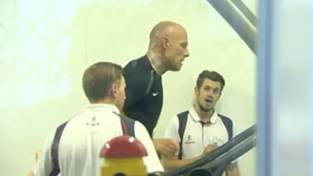 Howard Webb se exercitafreebet hojelaboratório com temperatura e umidade altas (BBC)