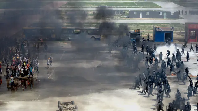 Warga sipil ikut dalam latihan