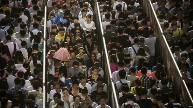 Antrian di stasiun kereta bawah tanah Beijing