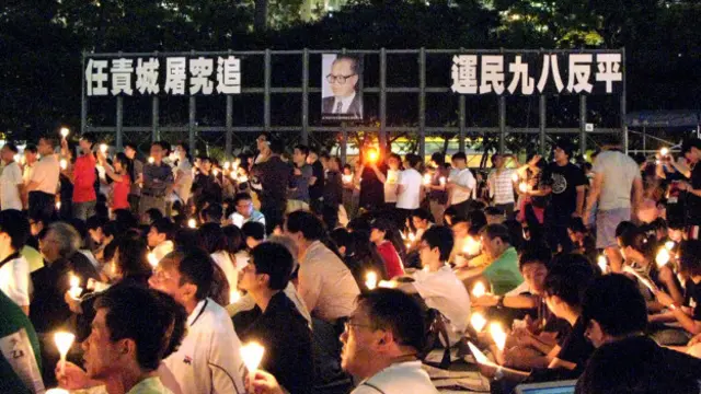 2010年香港维多利亚公园“六四”烛光晚会上展示的标语