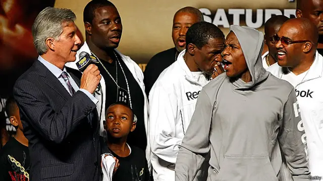 عامر خان پانچ مختلف ویٹ کلاس میں عالمی چیمپیئن باکسر فلوئیڈ مے ویدر سے مقابلے کے خواہشمند ہیں