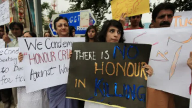 ऑनर किलिंग पर विरोध प्रदर्शन