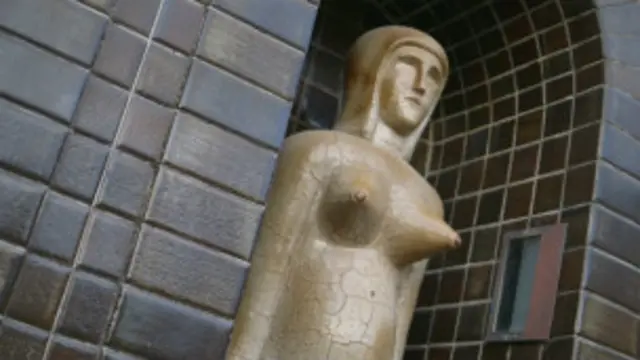 A obra do escultor pernambucano Francisco Brennand explora a sensualidade humana