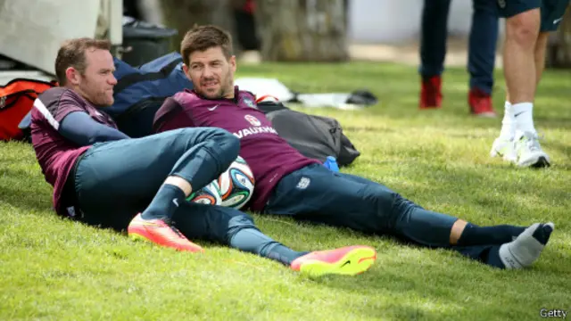 جيرارد يؤكد أن روني قدم أداء إيجابيا مع يونايتد