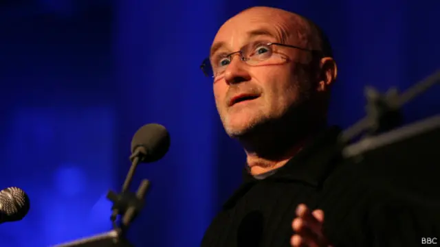 Seblum menjadi penyanyi, Phil Collins tergabung di dalam grup musik Genesis sebagai penggebuk drum.