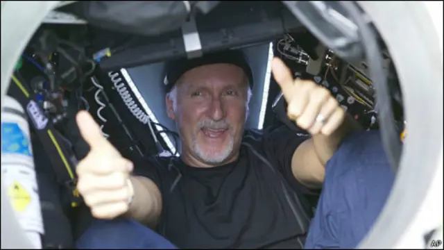 James Cameron juga menyutradarai film legendaris Titanic.