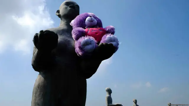 seni instalasi lumpur