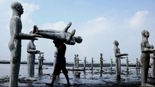 seni instalasi lumpur