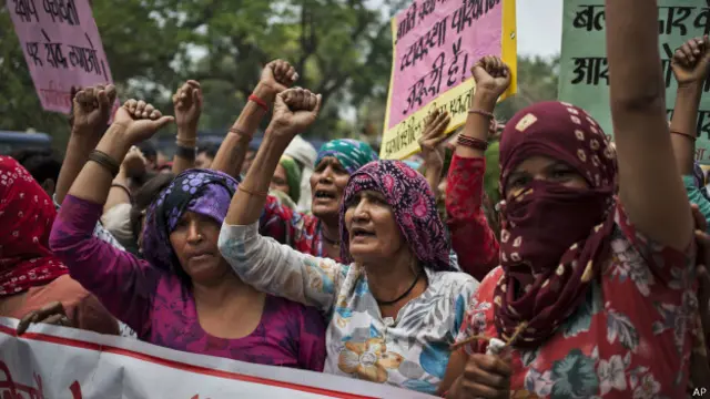 Протестующие женщины 