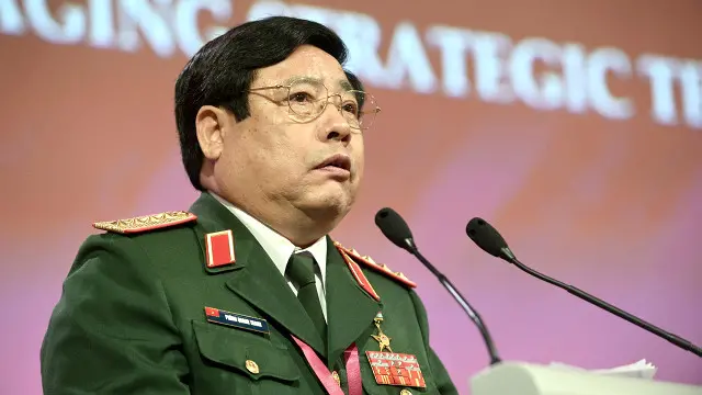Ông Phùng Quang Thanh được đưa sang Pháp điều trị hôm 24/6