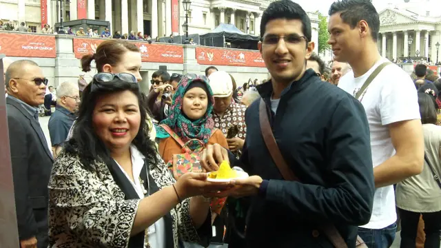 Jay mendapat nasi tumpeng kecil