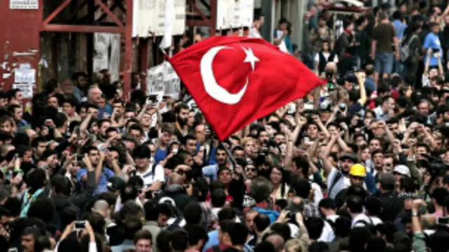 طیب ادرغان په دې لاریونونو کې له خلکو د برخې نه اخيستو غوښتنه کړې ده