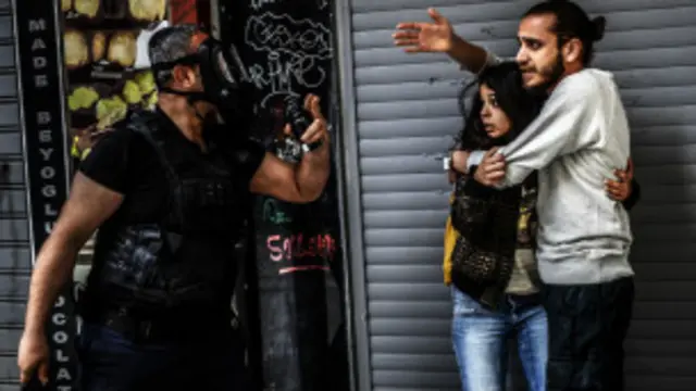 Manifestantes en Plaza de Taksim