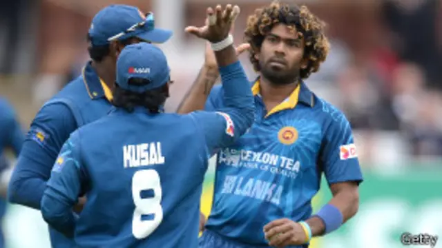 ملینگا نے تین وکٹیں حاصل کیں اور ایک رن آؤٹ کیا