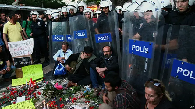 Policía detiene a manifestantes