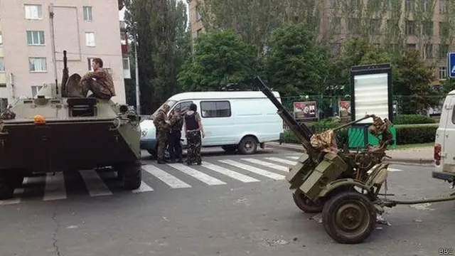 Бронетехника и артиллерия боевиков в Донецке 29 мая