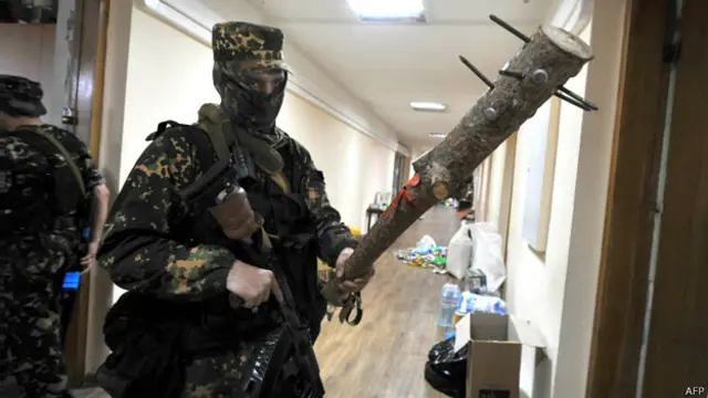 Бойцы "батальона Восток", по их словам, ставят своей задачей укрепление дисциплины в рядах сражающихся на стороне сепаратистов