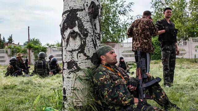 Бойцы "батальона Восток" отдыхают после утреннего боя с украинскими войсками, 23 мая