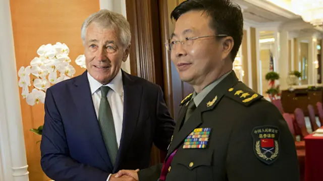 چاک هیگل و ژنرال گوانژونگ در همایش امنیتی سنگاپور 