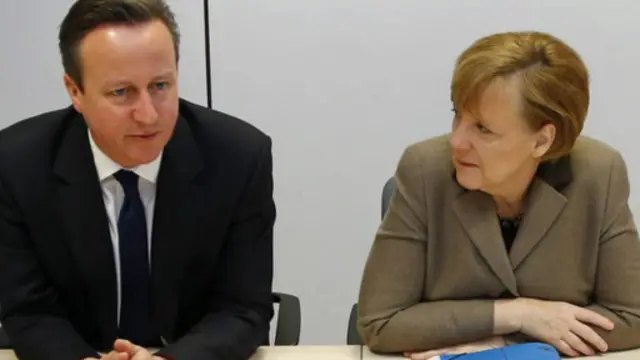كاميرون يعترض على جونكر بينما تؤيده ميركل. 