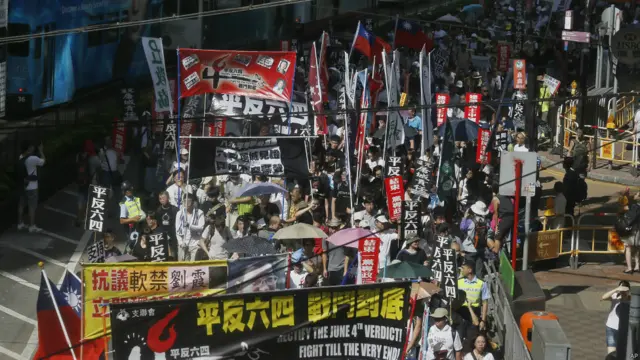 在六四事件25周年之际，香港于6月1日下午发起“爱国民主大游行”。