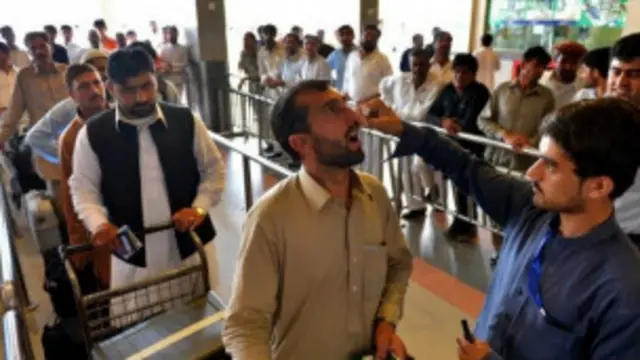 پولیو کے مرض کے پھیلاؤ کی وجہ سے پاکستانیوں پر بیرون ملک سفر کے حوالے سے پابندیاں عائد کی گئی ہیں