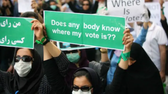تظاهر مئات الآلاف من المحتجين في العاصمة الإيرانية طهران، قائلين أن أصواتهم قد سرقت.