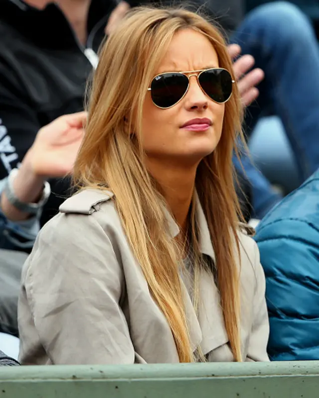 چیک رپبلک کے سٹار کھلاڑی تھامس برڈک کی گرل فرینڈ ایسٹر سٹرووا ان کی حوصلہ افزائی کے لیے رولاں گیروز میں موجود تھیں۔