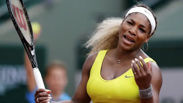 خواتین کے سنگلز مقابلوں میں سب کی نظریں امریکی ٹینس سٹار اور دفاعی چیمپیئن سیرینا ولیمز پر تھیں لیکن وہ چوتھے ہی روز سپین کی گاربائن موگوروزا سے ہار کر ٹورنامنٹ سے باہر ہو گئیں۔