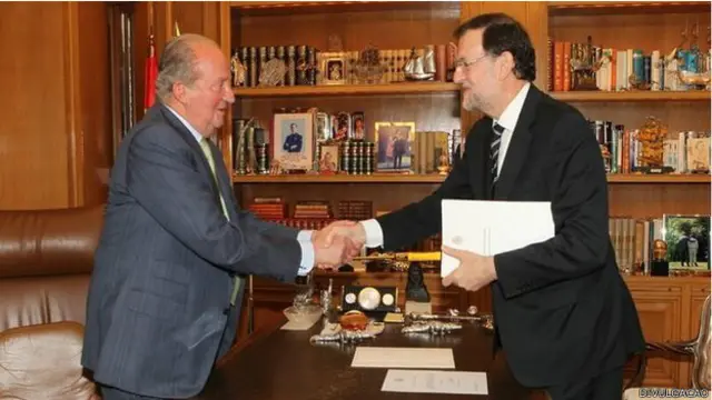 Juan Carlos e Mariano Rajoy nesta segunda-feira (fogo: divulgação)