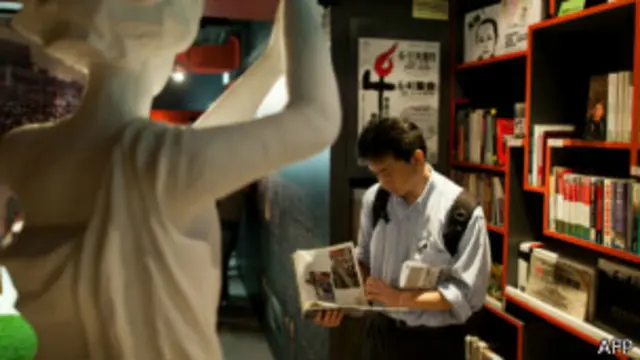 鲍朴表示香港对书刊没有审查制度,都是合法出版物。