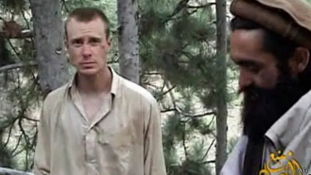 تصویری از ویدیوی سال ۲۰۱۰ که برگدال را در اسارت نشان می‌دهد
