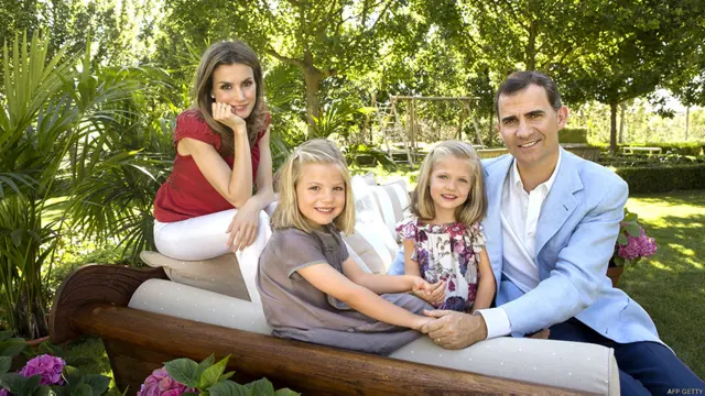 Príncipe de Asturias junto a su esposa y sus dos hijas