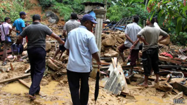 කිහිප දෙනෙකුම මිය ගොස් ඇත්තේ තම නිවෙස් කඩා වැටීම නිසා